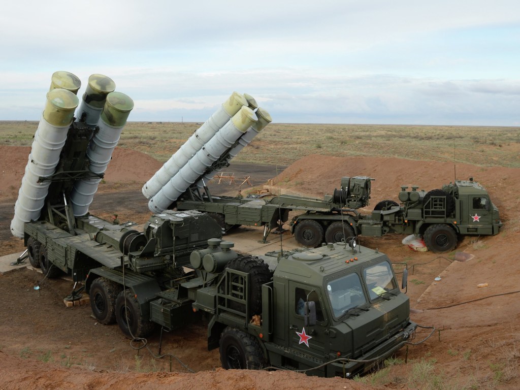 Американский обозреватель: США могут разорвать военные контракты с союзниками, которые закупят в России ЗРК С-400