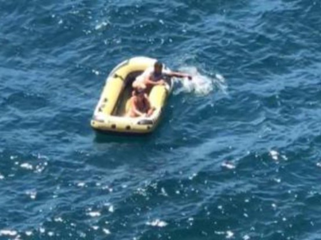 Унесло на надувной лодке: Супруги дрейфовали в Черном море 5 дней (ФОТО)