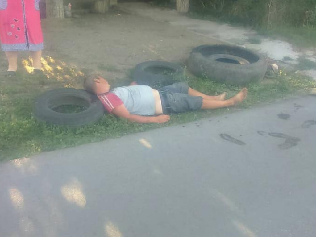 Под Одессой водитель автомобиля сбил мопед и скрылся с места аварии (ФОТО, ВИДЕО)