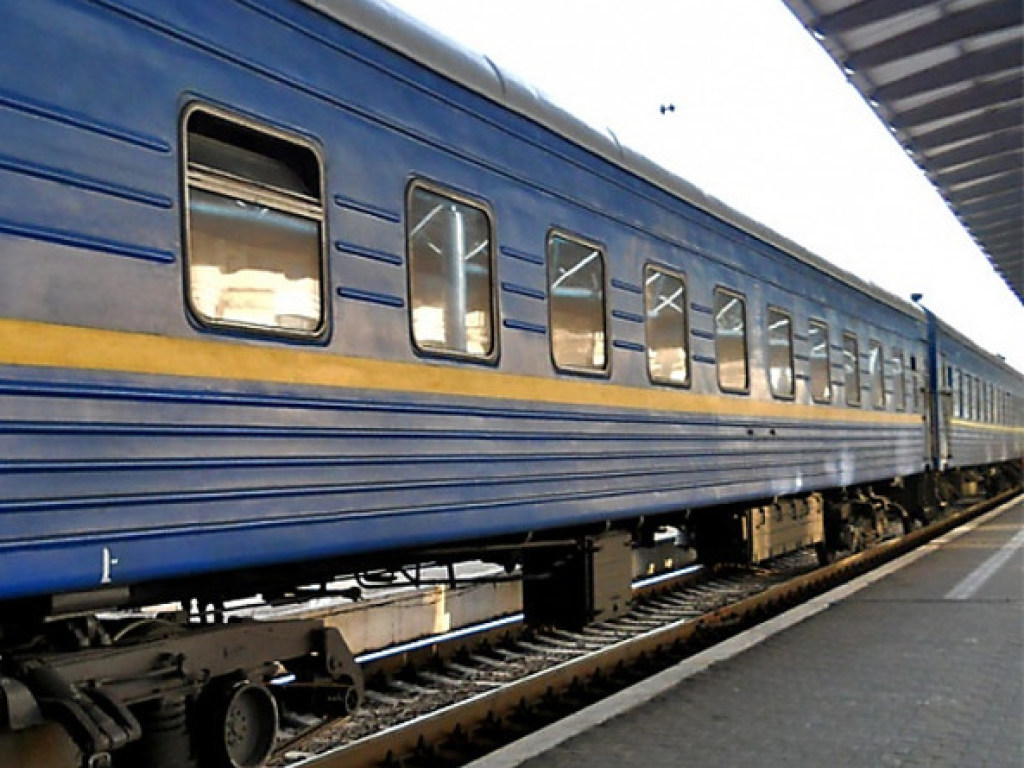 Не было электричества: во Львовской области задержались несколько пассажирских поездов