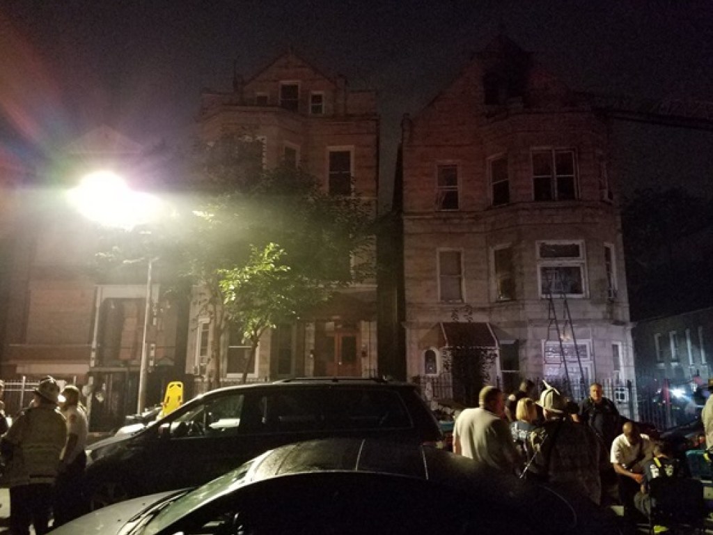 В Чикаго в квартире произошел пожар: погибли двое взрослых и шестеро детей