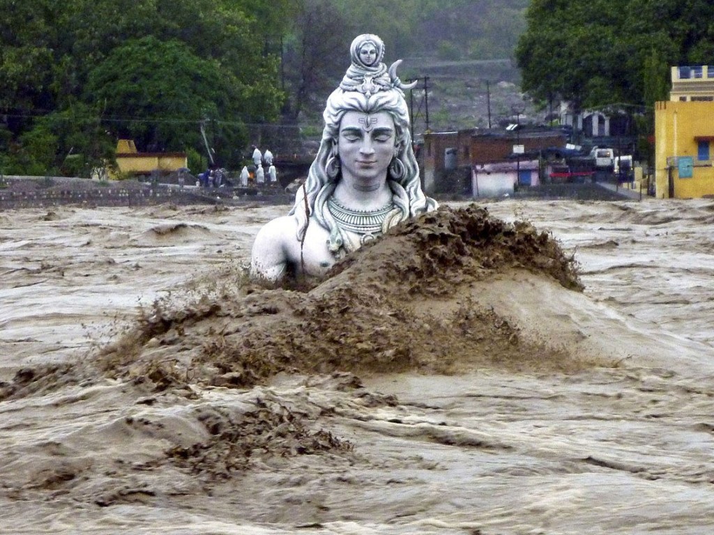 Катастрофические наводнения в Индии:  погибли почти 450 человек