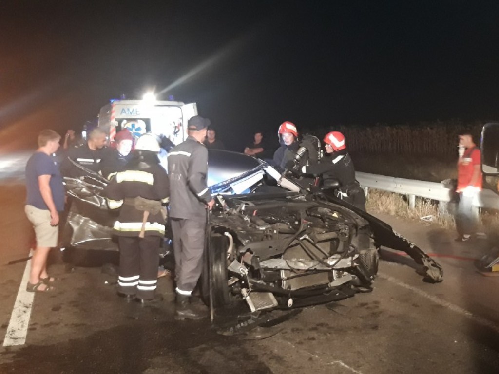 На Черкащине столкнулись два BMW и грузовик: погиб иностранец (ФОТО)