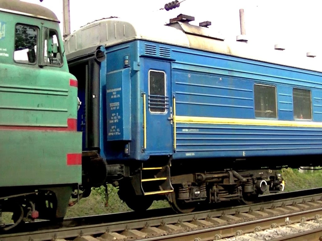 Во Львове пассажирский поезд сбил насмерть женщину (ФОТО)