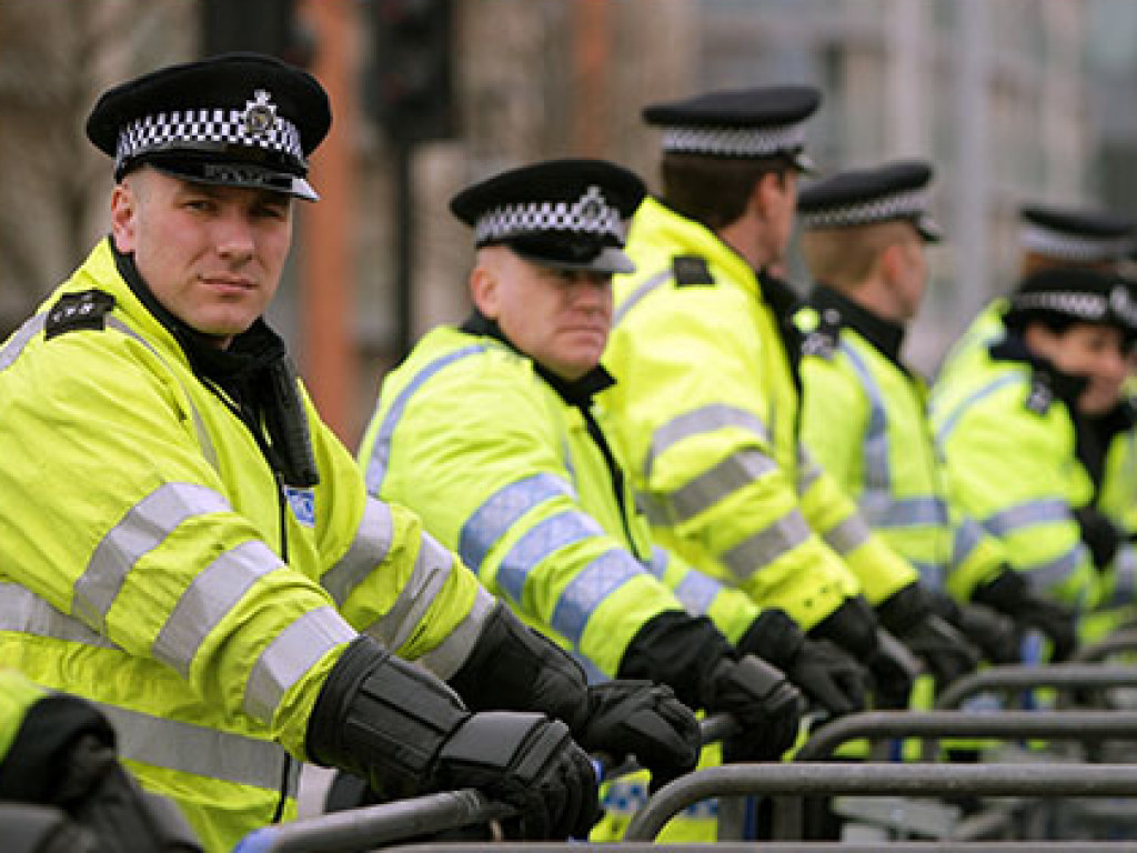 На карнавале в Лондоне полиция задержала более 370 человек и изъяла 36 единиц оружия
