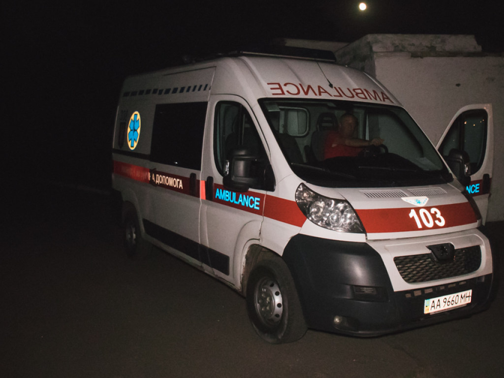 На железнодорожной станции «Киев-Демеевский» нашли на полу умершего мужчину (ФОТО)