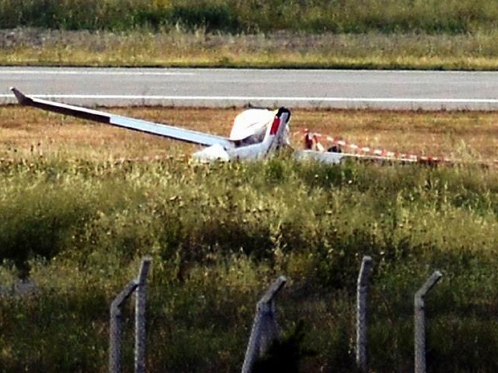 В Греции разбился учебный самолет, на месте крушения обнаружили тело пилота