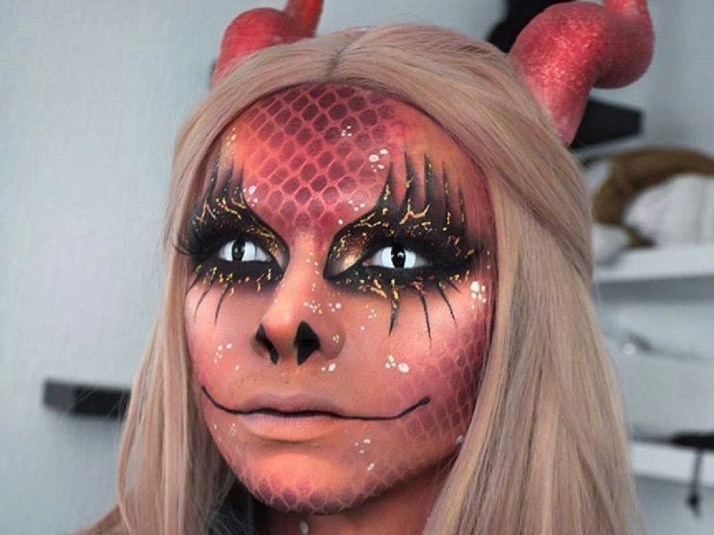 Ужасные лица: как макияж превратил красавиц в чудовищ (ФОТО)