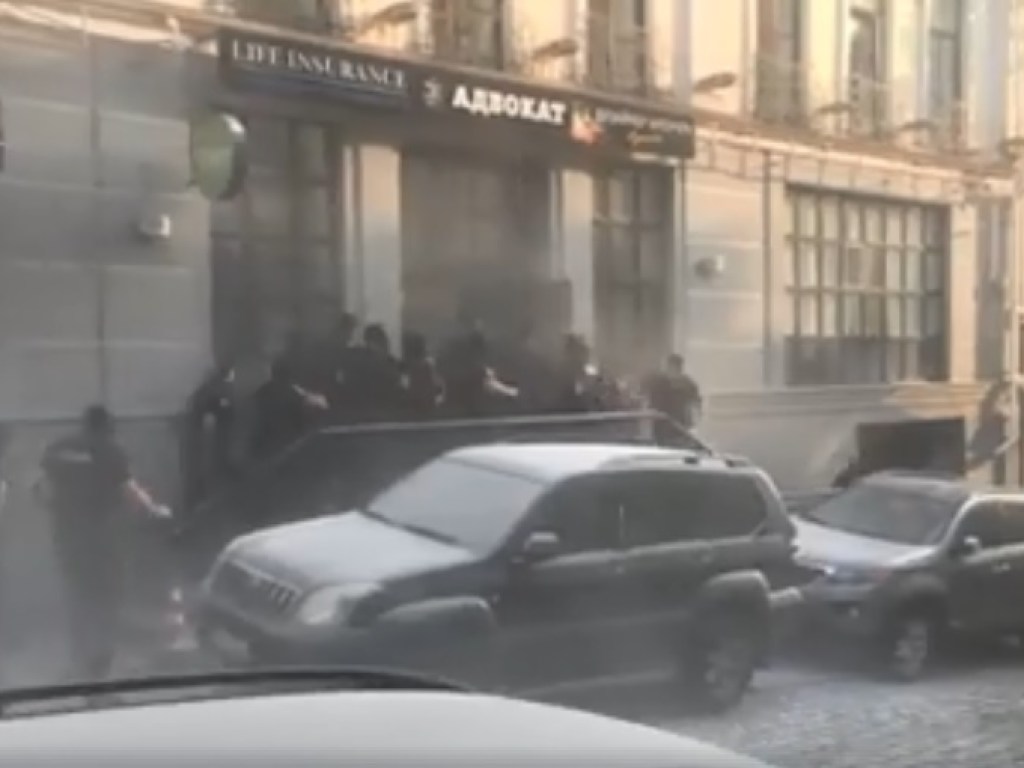 Захват офиса в центре Киева: полиция задержала рейдеров (ФОТО, ВИДЕО)