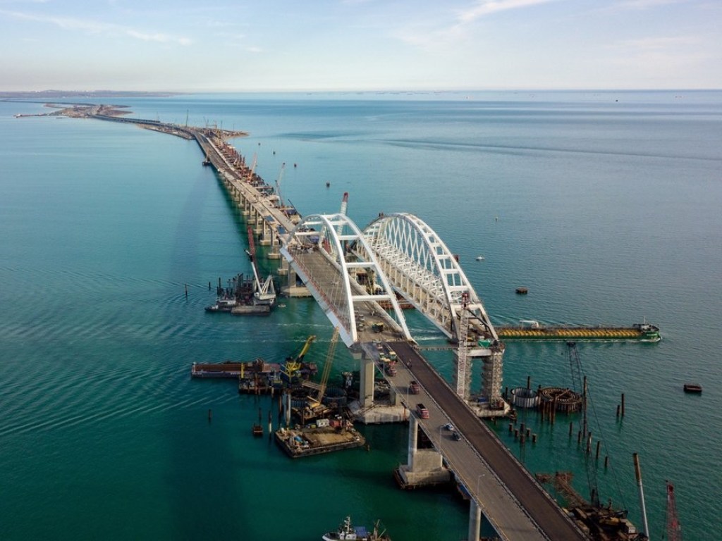 Мощный смерч пронесся возле Крымского моста (ВИДЕО)
