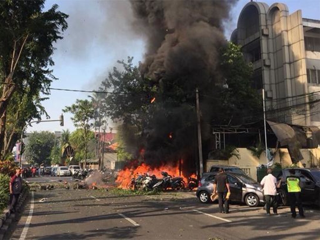 На Филиппинах на фестивале произошел взрыв: двое погибших, 37 пострадавших (ФОТО)