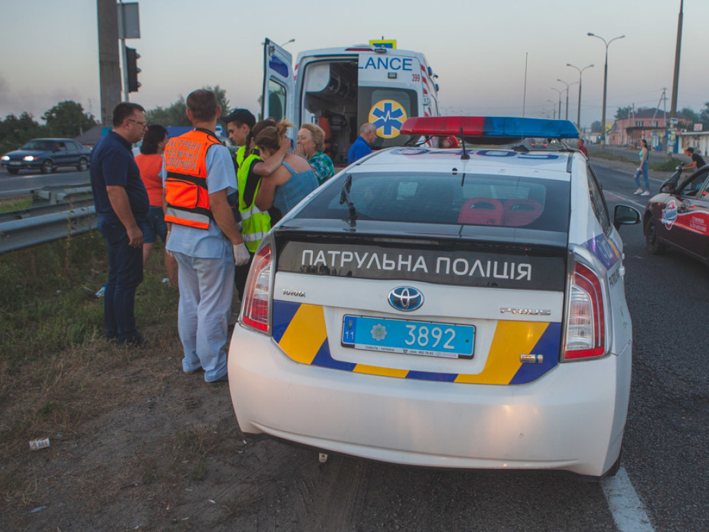 ВАЗ насмерть сбил 15-летнюю девочку в Днепропетровской области и скрылся (ФОТО, ВИДЕО)