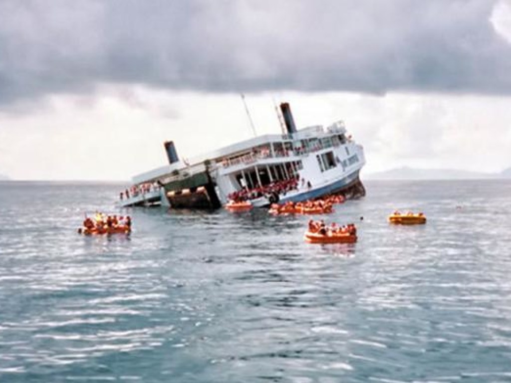 В результате крушения судна в Китае погибли пять человек