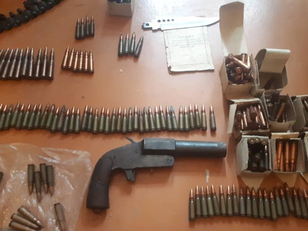 300 патронов, винтовка: у харьковского пенсионера нашли арсенал оружия (ФОТО)