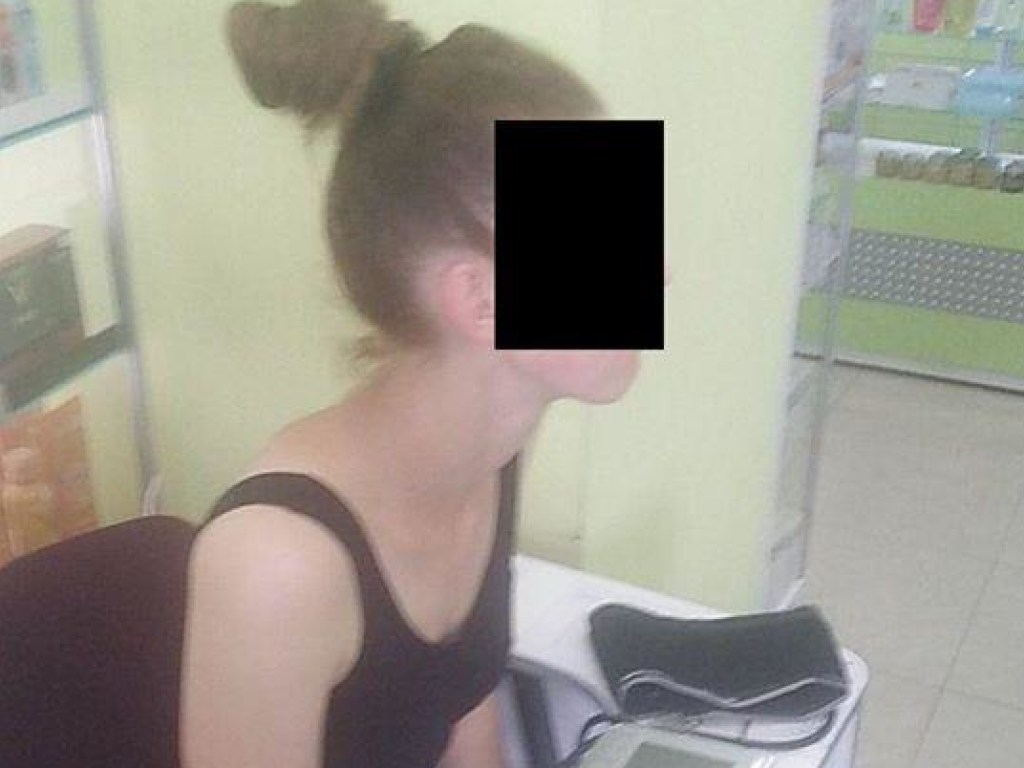 Девушка с ножом напала на аптеку в Ивано-Франковске (ФОТО)
