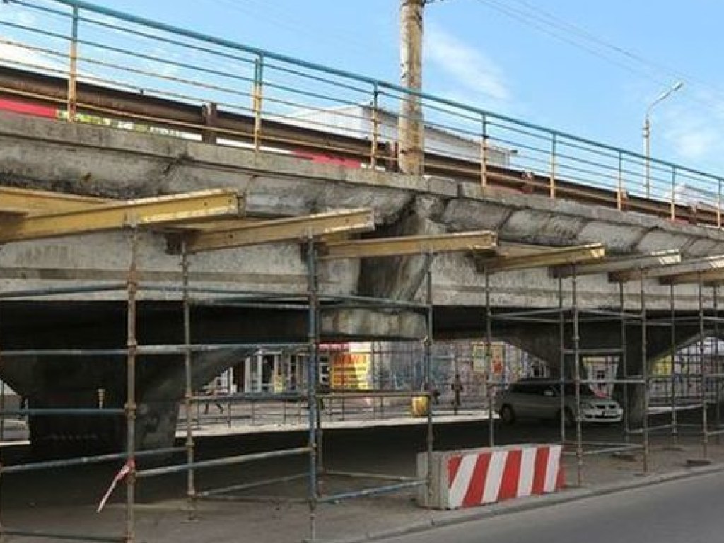 Антимонопольный комитет завел дело по тендеру на ремонт Шулявского моста