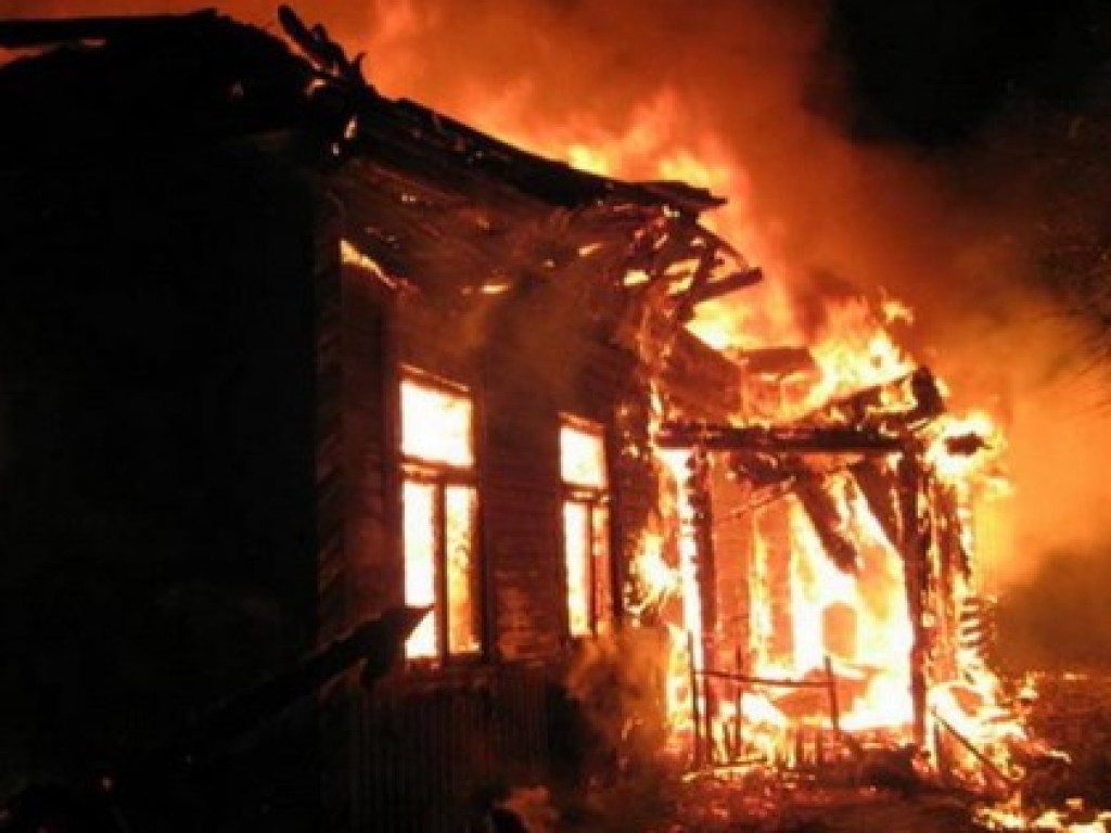 В Винницкой области сгорел дом с людьми