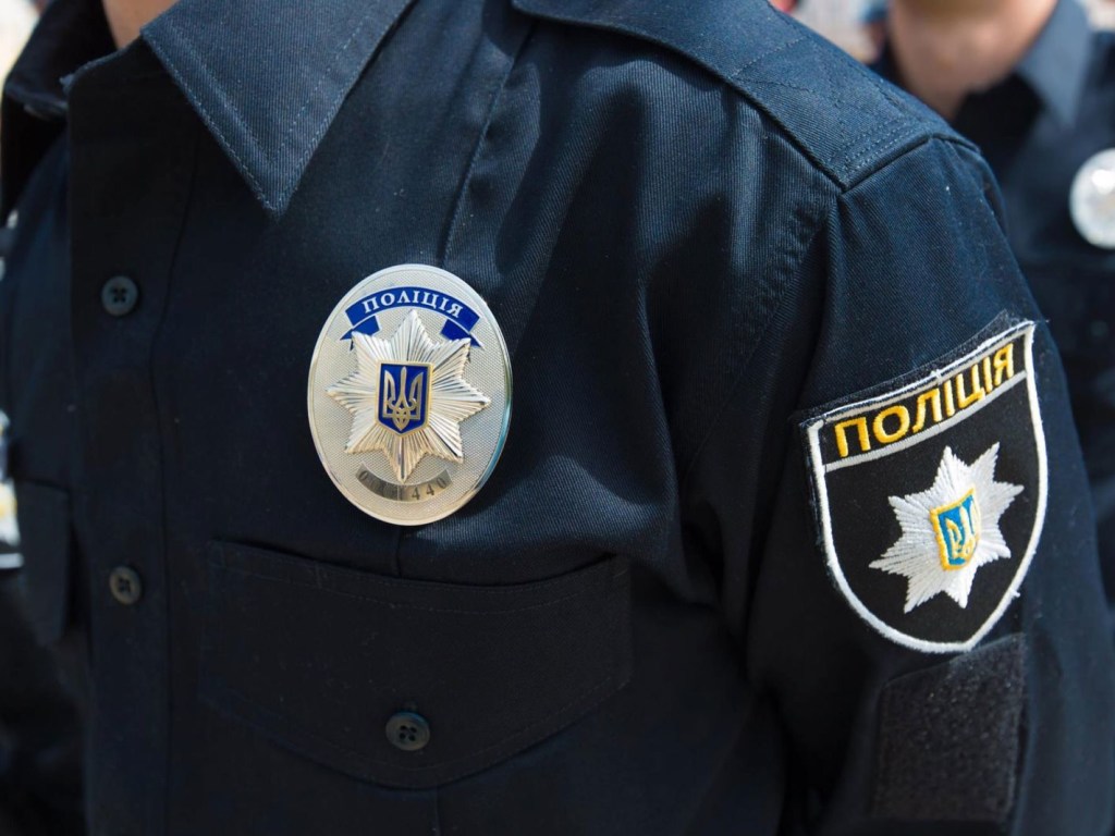 На остановке в центре Львова обнаружили труп женщины