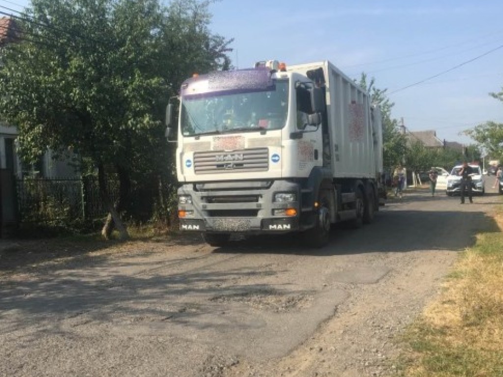 Смертельное ДТП на Закарпатье: мусоровоз наехал на 81-летнего мужчину (ФОТО)
