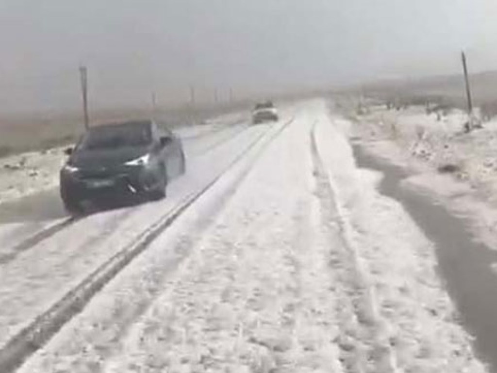 Трассы перекрыты: В Турции в конце августа выпал снег (ФОТО)