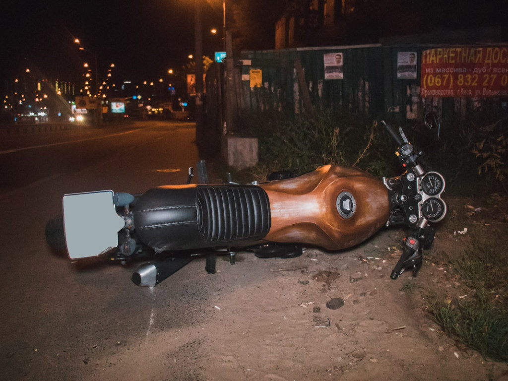 В Киеве на проспекте Лобановского мотоциклист сбил пешехода (ФОТО)