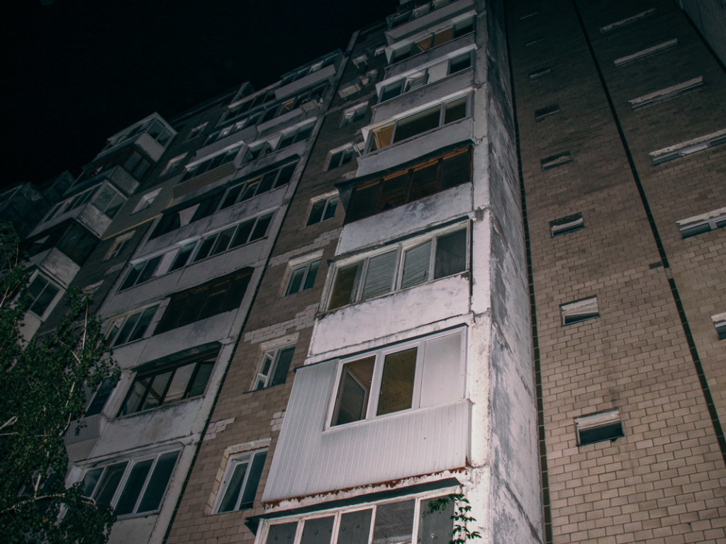 Крики о помощи, разбитая квартира и труп в крови: в Киеве на Троещине убили мужчину (ФОТО)