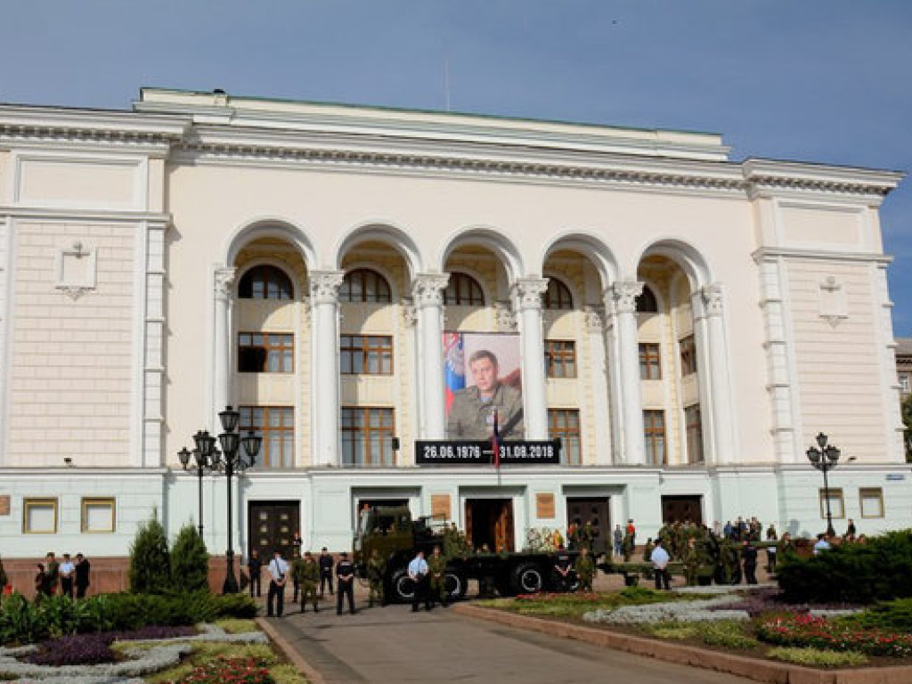 В Донецке проходят похороны Захарченко (ФОТО)
