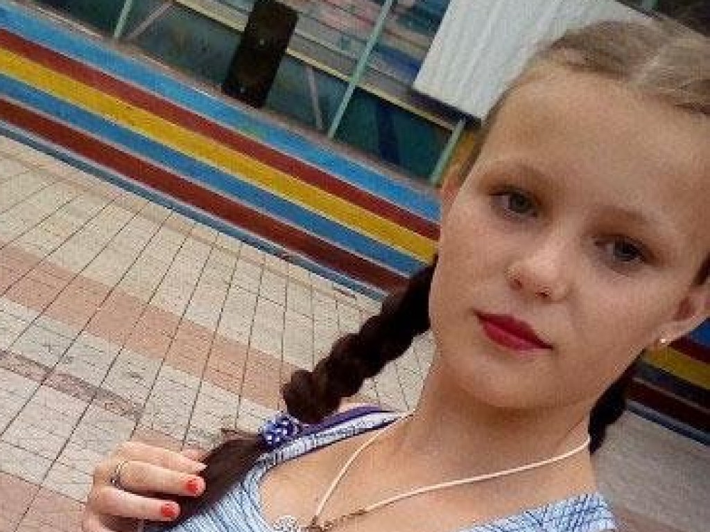 В Николаеве потерялась 15-летняя девочка: ушла из учебного заведения в магазин и пропала (ФОТО)