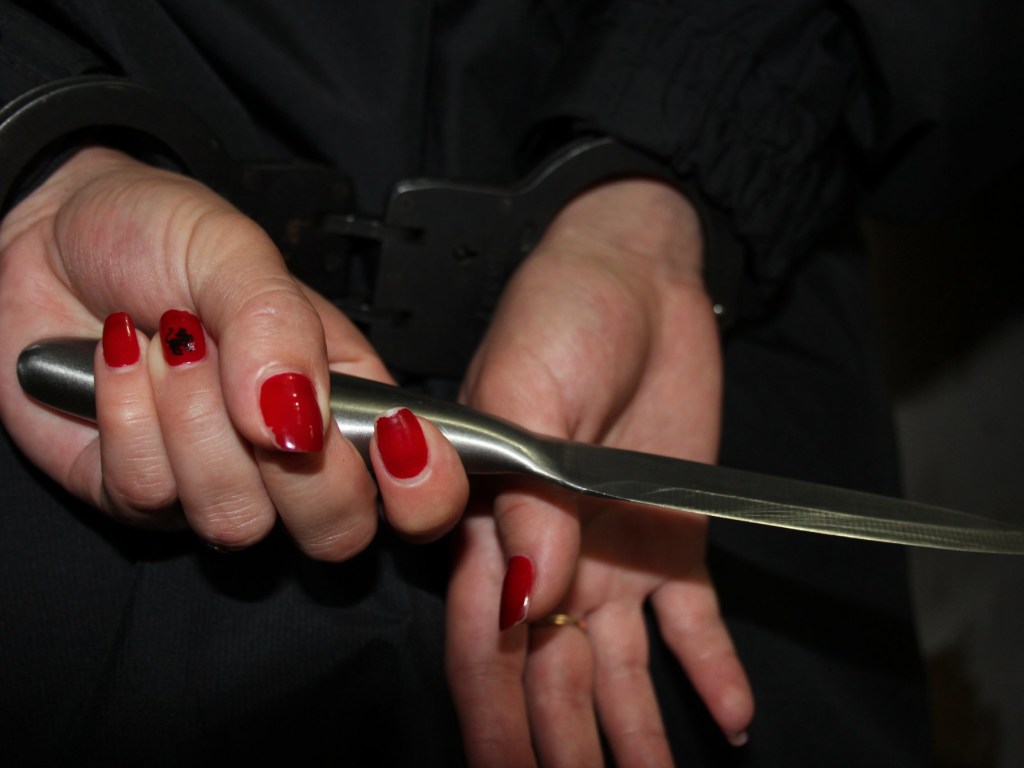 В Деснянском районе Киева мать ударила ножом в спину 7-летнего сына