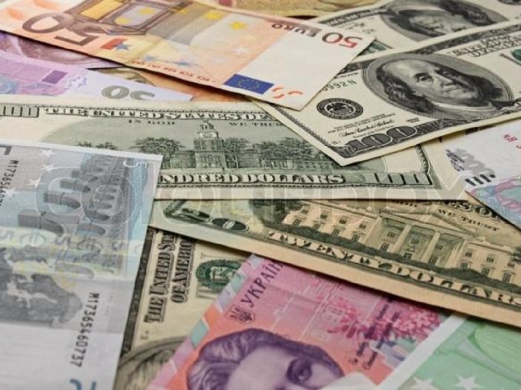 НБУ установил официальный курс на уровне 28,24 гривны за доллар