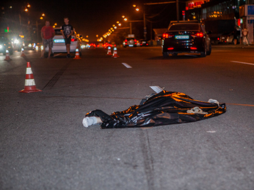 В Днепре напротив бара Daewoo насмерть сбил пожилого нарушителя (ФОТО)