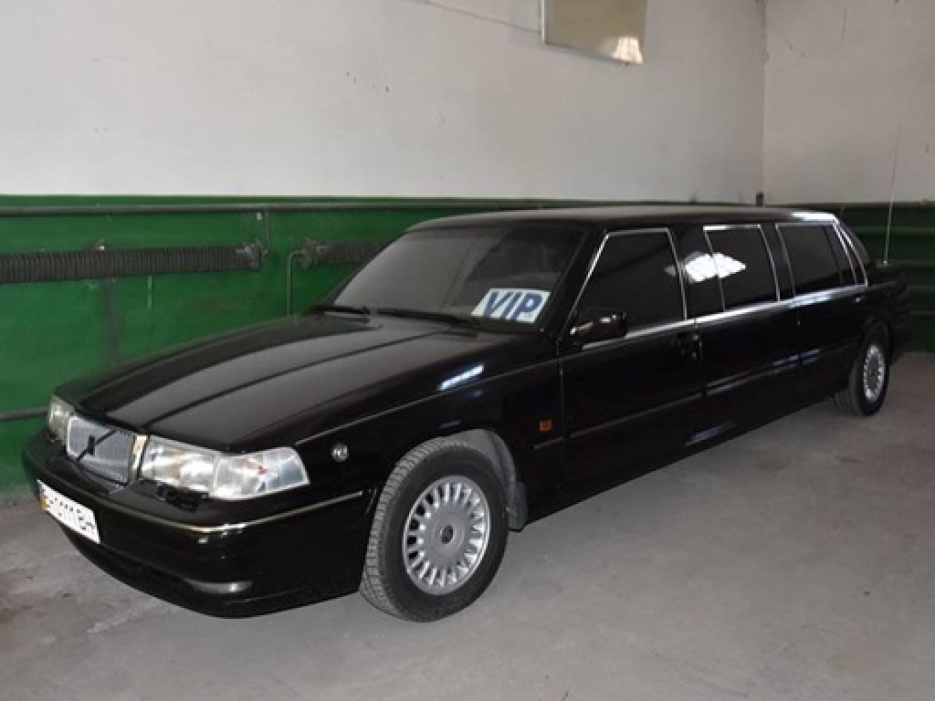 В гараже Одесского облсовета обнаружили забытый лимузин Кучмы (ФОТО)