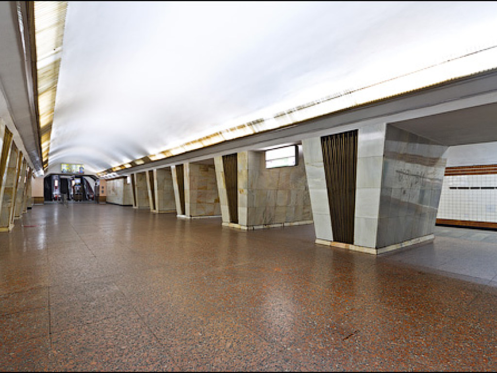 В Киеве закрыли вход на станцию метро «Политехнический институт»