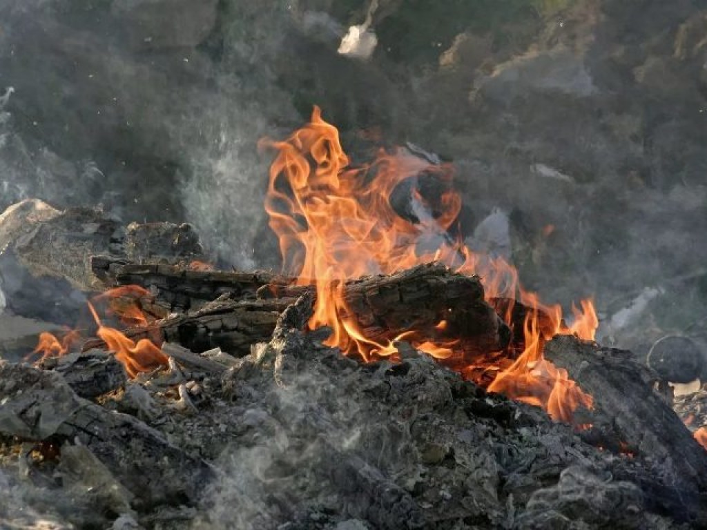 В Харьковской области на пепелище найдено тело мужчины
