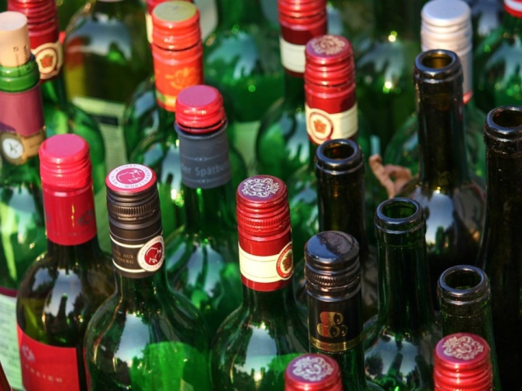Кабмин повысил минимальные цены на алкоголь