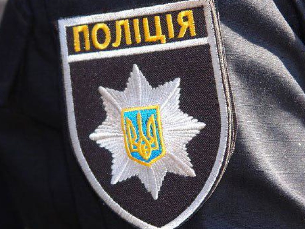 В Киеве преступники с оружием средь бела дня ограбили мужчину