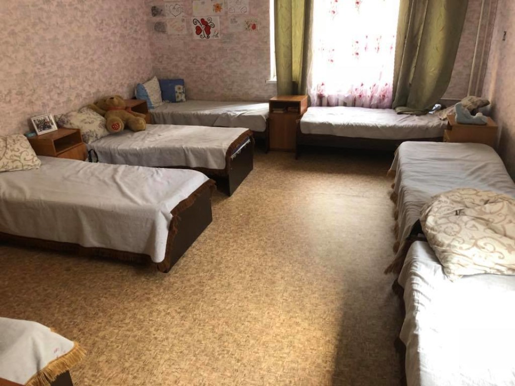 Малыши прятались под кроватью: Подросток год насиловал детей в одесском областном приюте