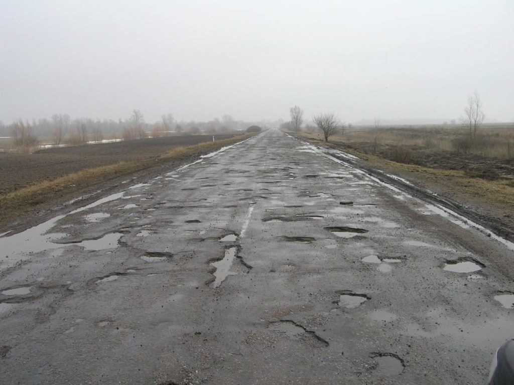 СМИ назвали регион с худшими дорогами в Украине