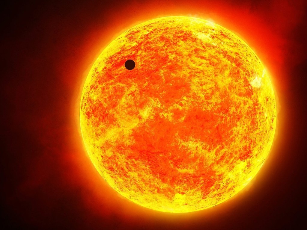 Возле Солнца заметили НЛО, диаметр которого превышает размеры Земли (ФОТО)