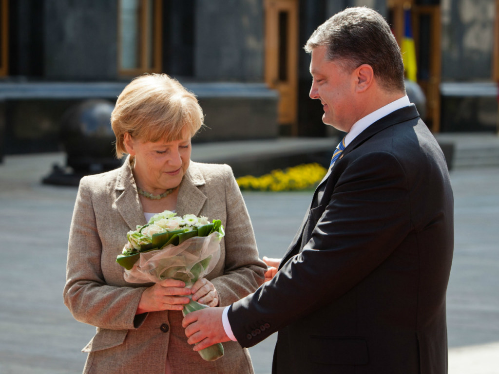 В АП рассказали, о чем Порошенко будет говорить с Меркель во время ее визита в Украину