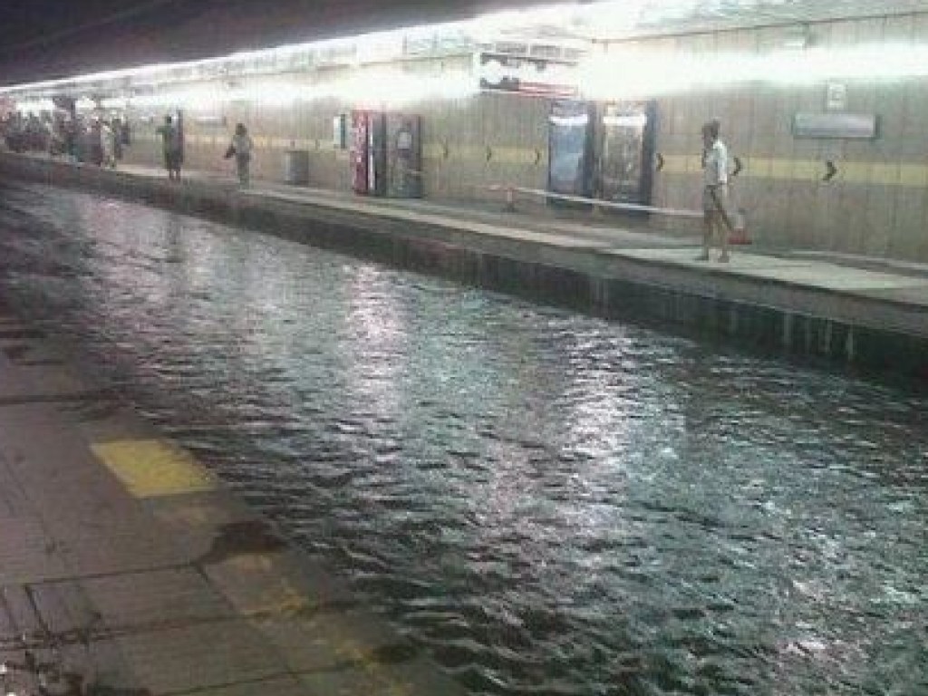 В Барселоне из-за ливня затопило метро и Морской музей (ВИДЕО) 