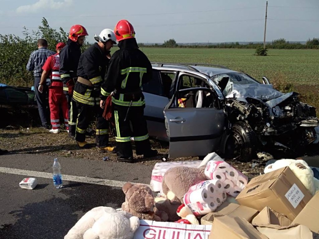 Смертельное ДТП в Коломые: Двое детей и женщина погибли из-за столкновения Renault и Mercedes (ФОТО)