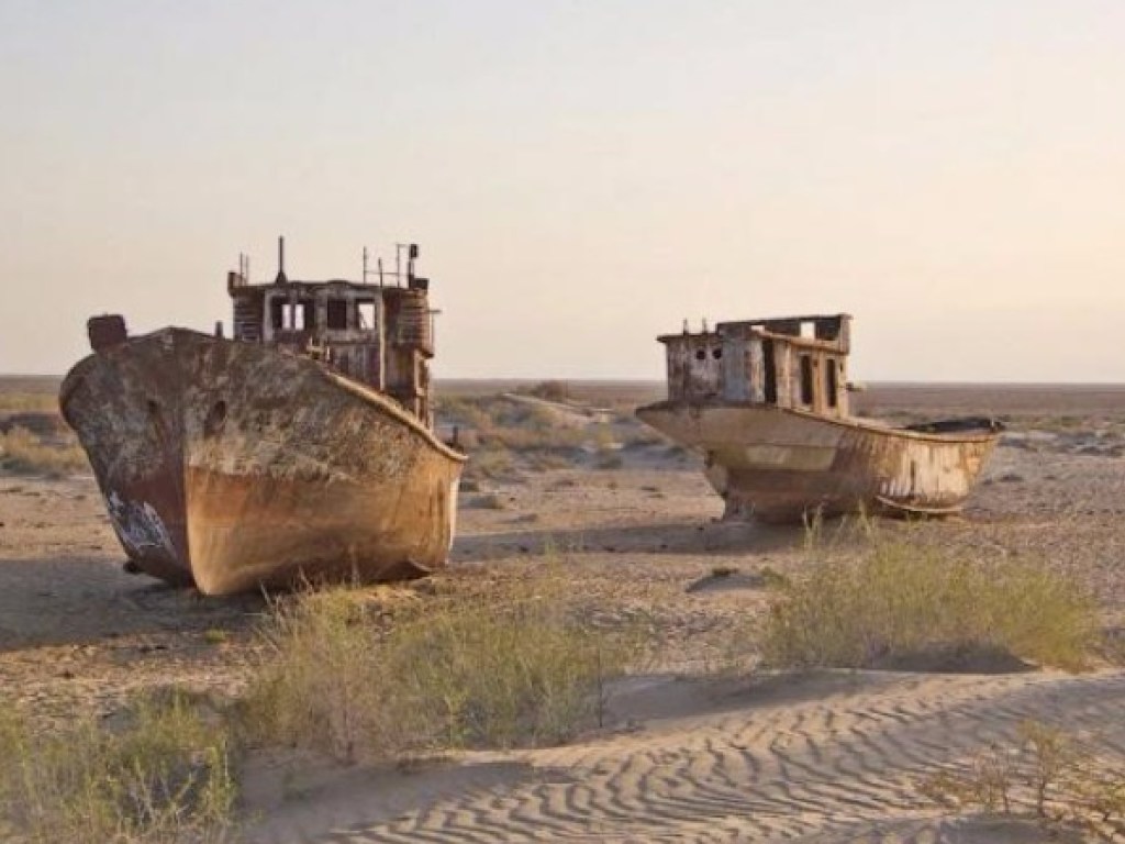 Два гигантских корабля нашли посреди пустыни в Казахстане (ФОТО)