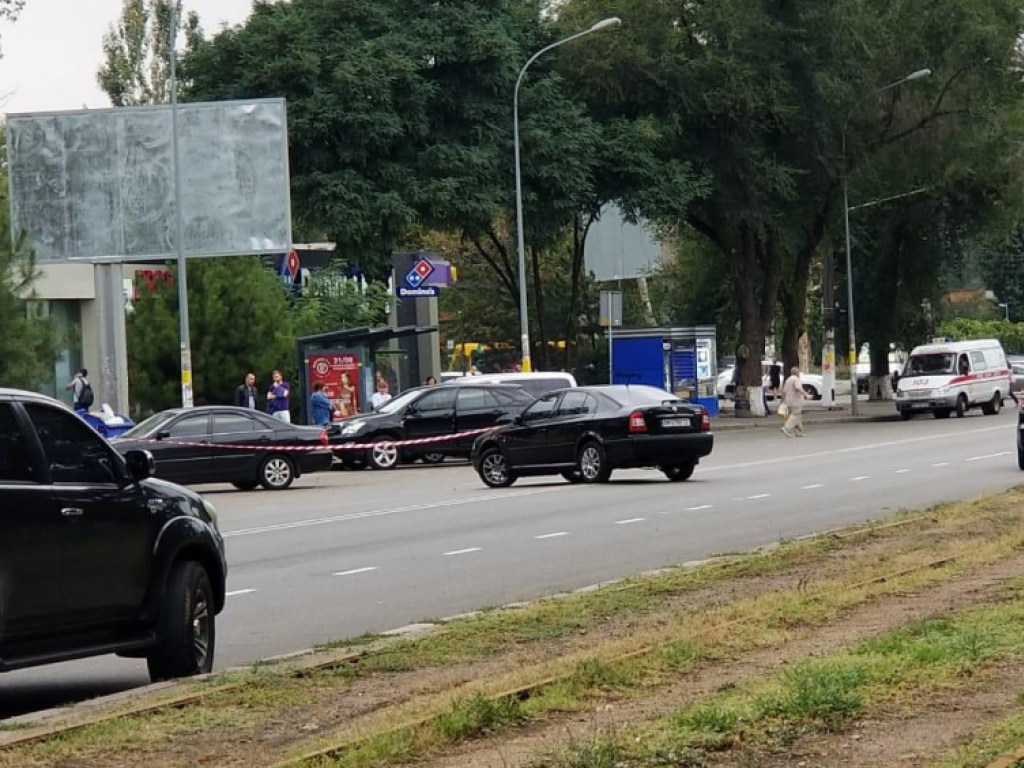 В Одессе под автомобилем обнаружили самодельную взрывчатку, на месте работали правоохранители (ФОТО)