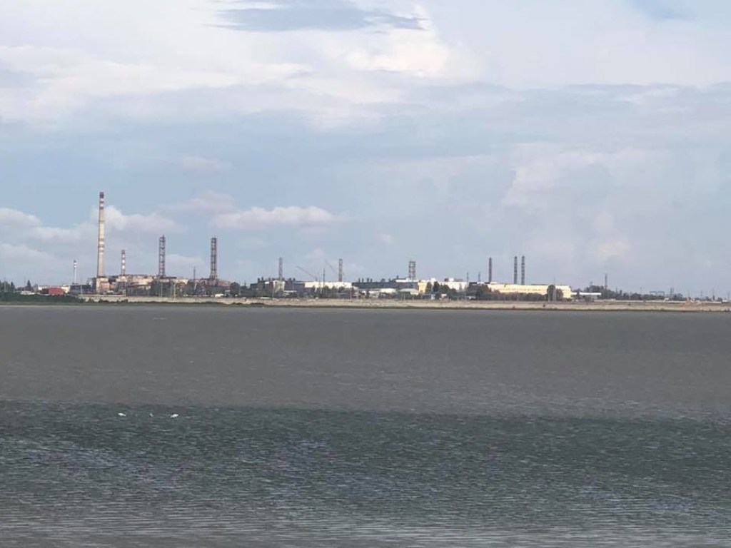 Химический выброс в Крыму: завод «Титан» продолжает работать (ФОТО)