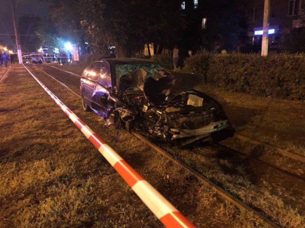 «Одесская Зайцева»: В сети обнародовали видео момента, когда BMW влетел в остановку с людьми