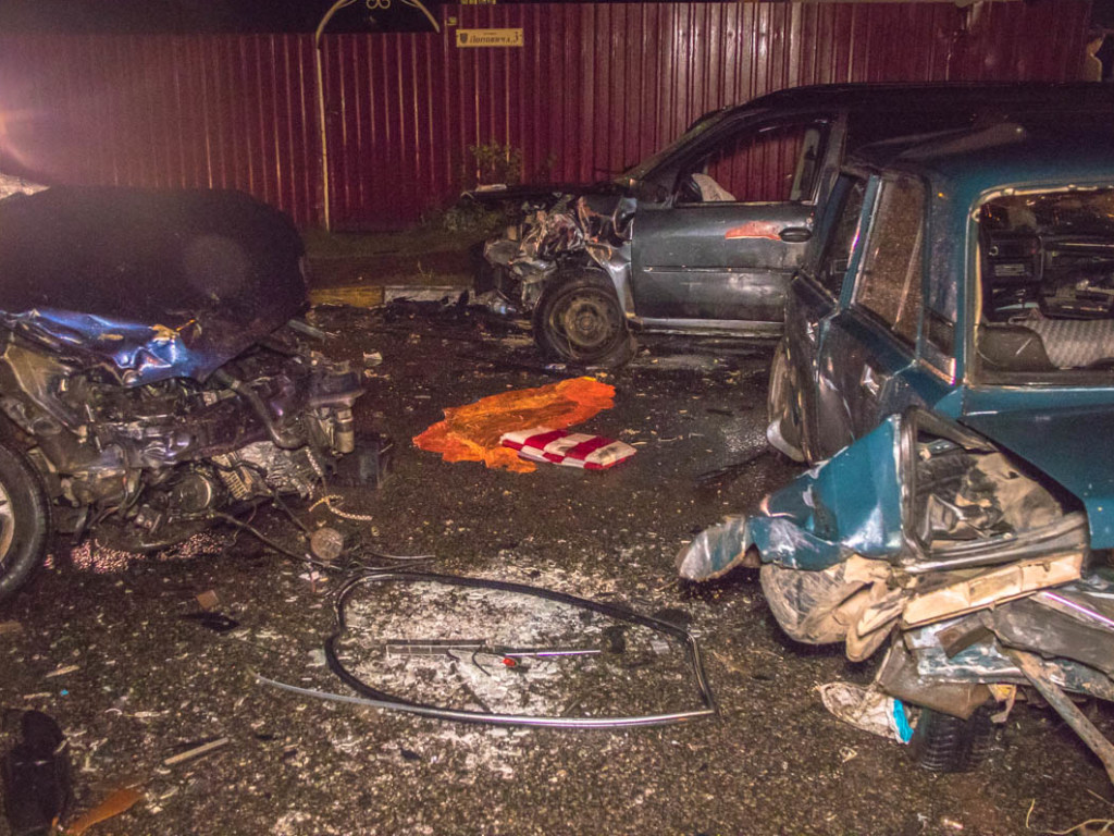 Массовое ДТП на Киевщине: столкнулись 4 авто, есть погибшие (ФОТО, ВИДЕО)