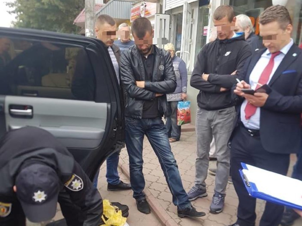 В автомобиле львовского криминального авторитета «Робика» нашли оружие (ФОТО)