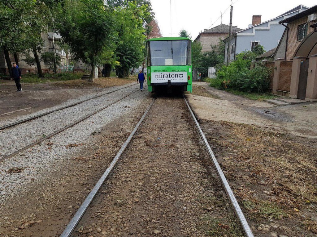 В Днепре трамвай  сошел с рельсов (ФОТО)