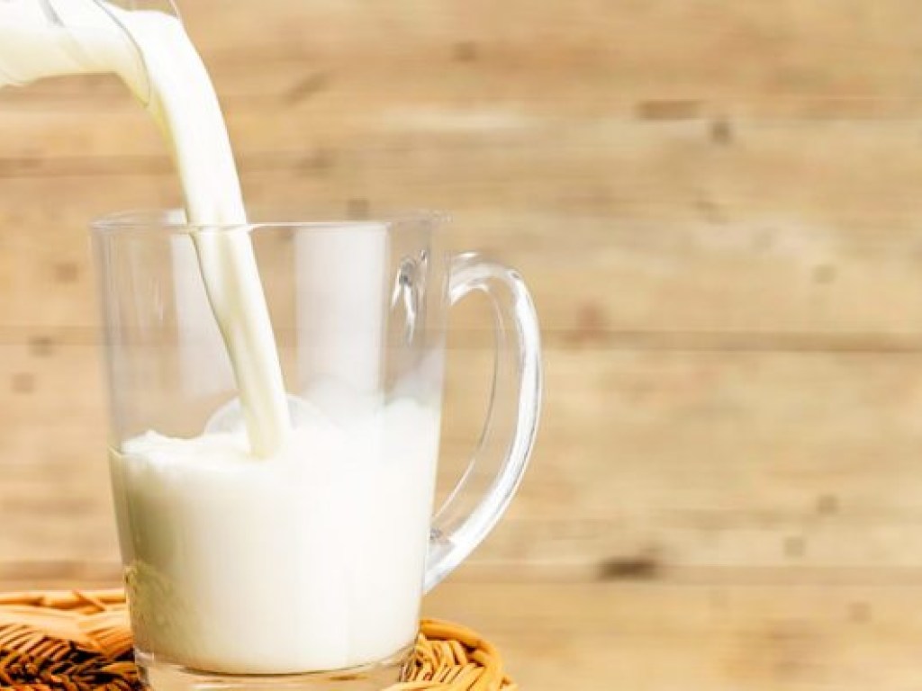 Эксперт: Покупателям не стоит гнаться за дешевым фасованным молоком